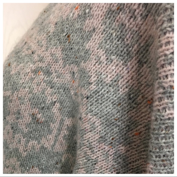 WIldfox distressed sweater - Picture 4 of 7